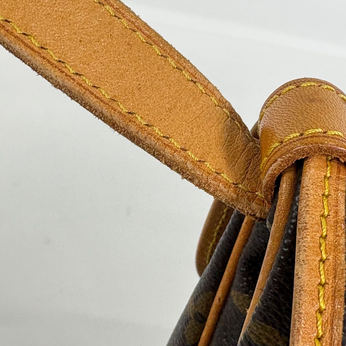 【在庫一掃】 ルイ・ヴィトン Louis Vuitton ソミュール30 斜め掛け ショルダーバッグ モノグラム ブラウン M42256 レディース 【中古】 【在庫一掃】 ルイ・ヴィトン Louis Vuitton ソミュール30 斜め掛け ショルダーバッグ モノグラム ブラウン M42256 レディース 【中古】