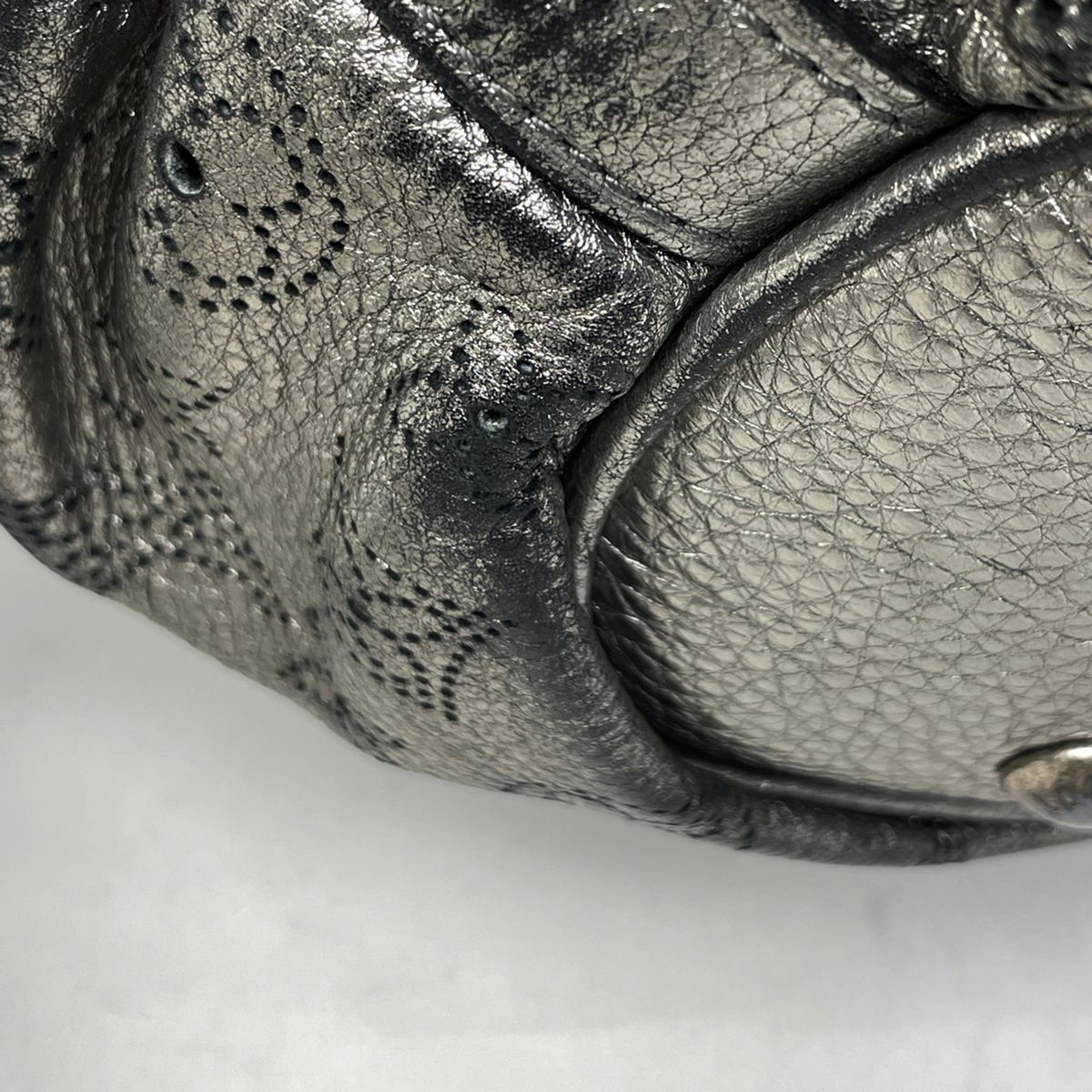 ルイ・ヴィトン Louis Vuitton ソーラーPM ショルダーバッグ モノグラムマヒナ シルバー M93124 レディース 【中古】 ルイ・ヴィトン Louis Vuitton ソーラーPM ショルダーバッグ モノグラムマヒナ シルバー M93124 レディース 【中古】