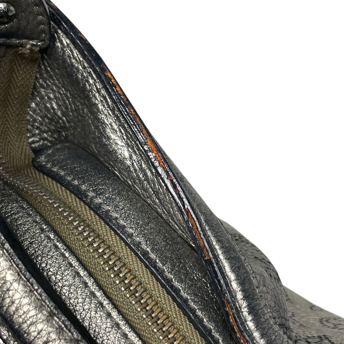 ルイ・ヴィトン Louis Vuitton ソーラーPM ショルダーバッグ モノグラムマヒナ シルバー M93124 レディース 【中古】 ルイ・ヴィトン Louis Vuitton ソーラーPM ショルダーバッグ モノグラムマヒナ シルバー M93124 レディース 【中古】