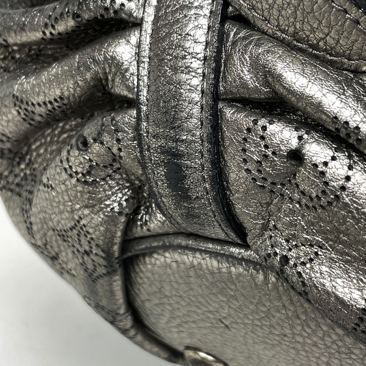 ルイ・ヴィトン Louis Vuitton ソーラーPM ショルダーバッグ モノグラムマヒナ シルバー M93124 レディース 【中古】 ルイ・ヴィトン Louis Vuitton ソーラーPM ショルダーバッグ モノグラムマヒナ シルバー M93124 レディース 【中古】