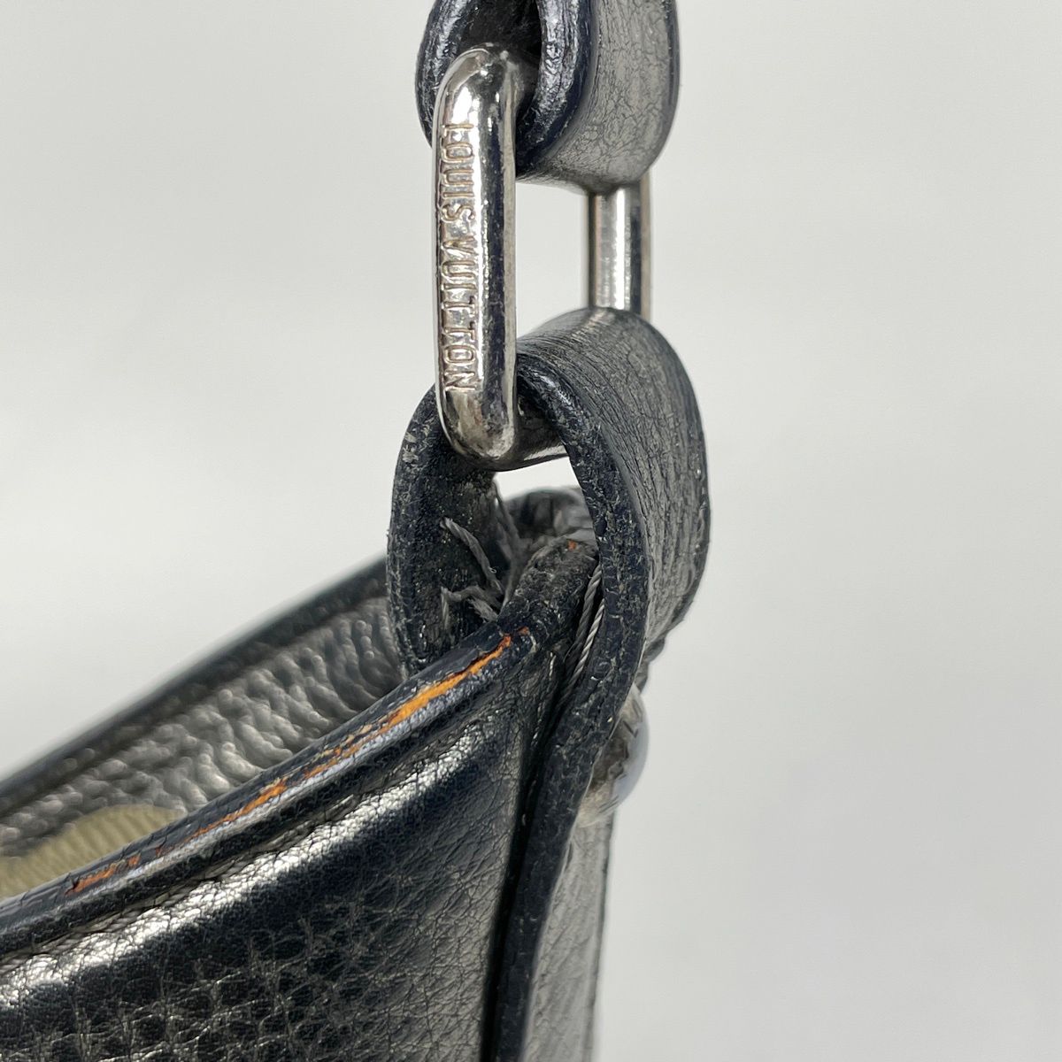 ルイ・ヴィトン Louis Vuitton ソーラーPM ショルダーバッグ モノグラムマヒナ シルバー M93124 レディース 【中古】 ルイ・ヴィトン Louis Vuitton ソーラーPM ショルダーバッグ モノグラムマヒナ シルバー M93124 レディース 【中古】