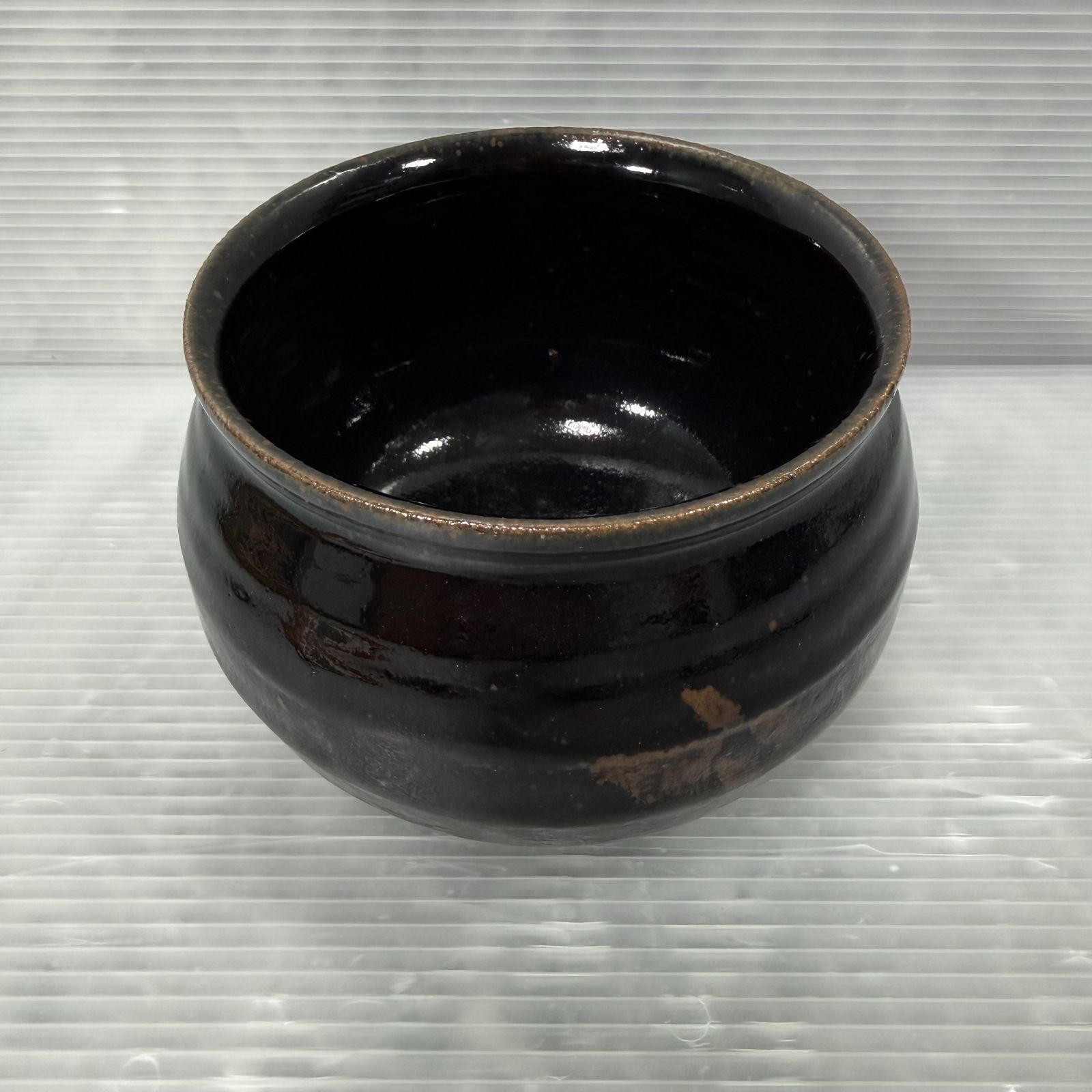 未使用品】肥前 黒牟田焼 天目釉草文 建水 丸田正美窯 共箱 茶道具