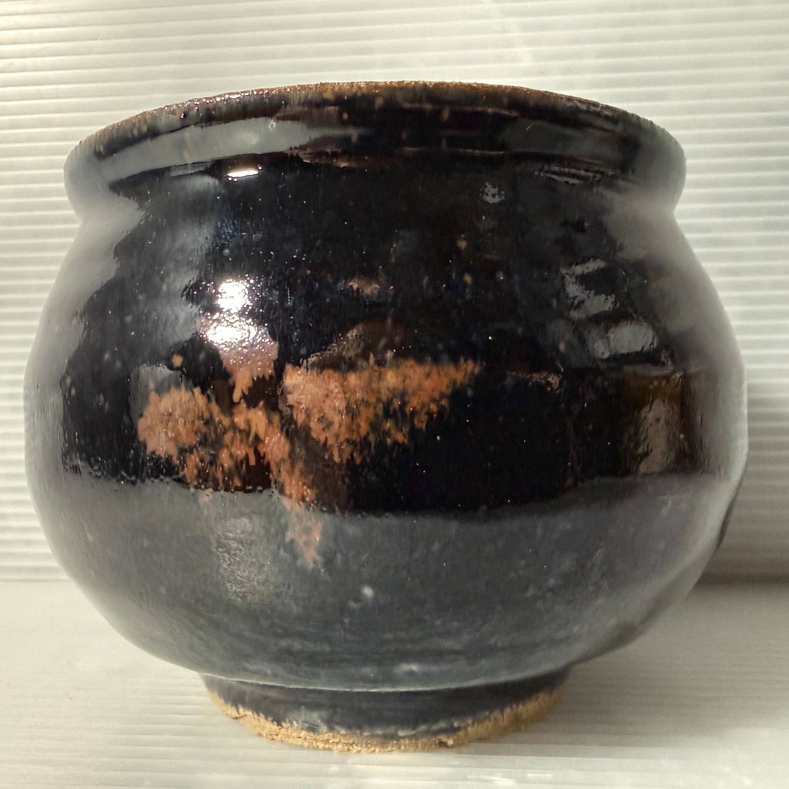 未使用品】肥前 黒牟田焼 天目釉草文 建水 丸田正美窯 共箱 茶道具