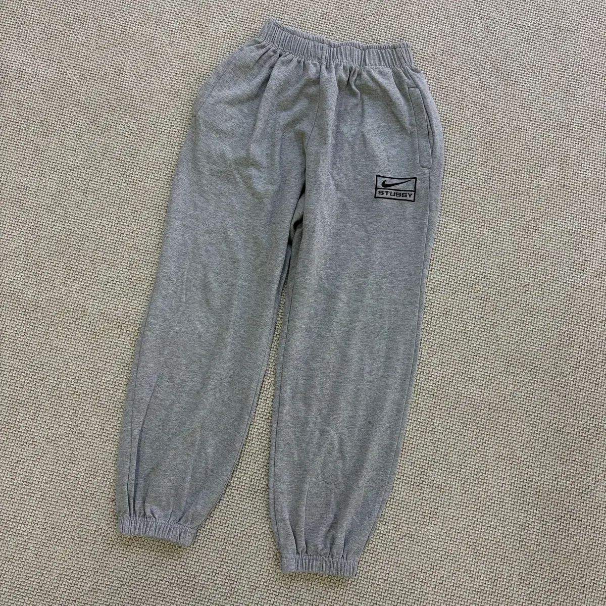 STUSSY x NIKE コラボ ジョガー ズボン 0610D2