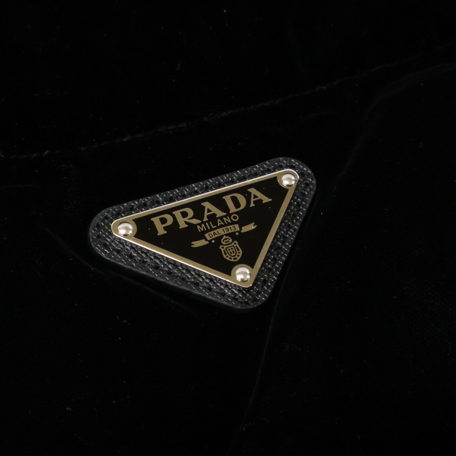 PRADA プラダ 【美品/国内正規/24年製】292214 トライアングルロゴ ベルベット フーディダウンジャケット 42 PRADA プラダ 【美品/国内正規/24年製】292214 トライアングルロゴ ベルベット フーディダウンジャケット 42
