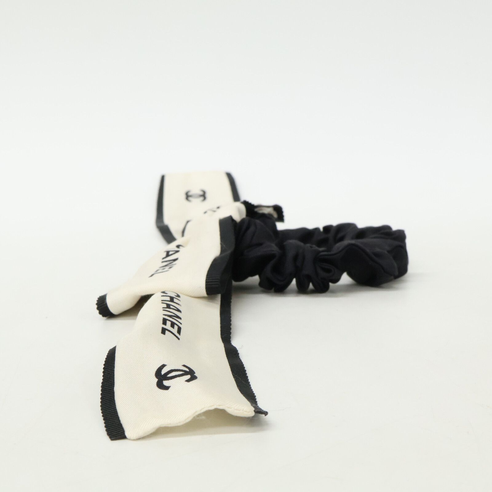 CHANEL シャネル 22A ロゴリボン シルク シュシュ CHANEL シャネル 22A ロゴリボン シルク シュシュ