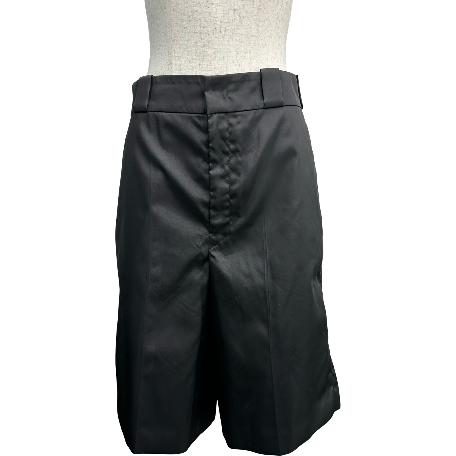 プラダ PRADA トライアングルロゴバミューダショーツ 22H768 ブラック ナイロン レディース ショートパンツ