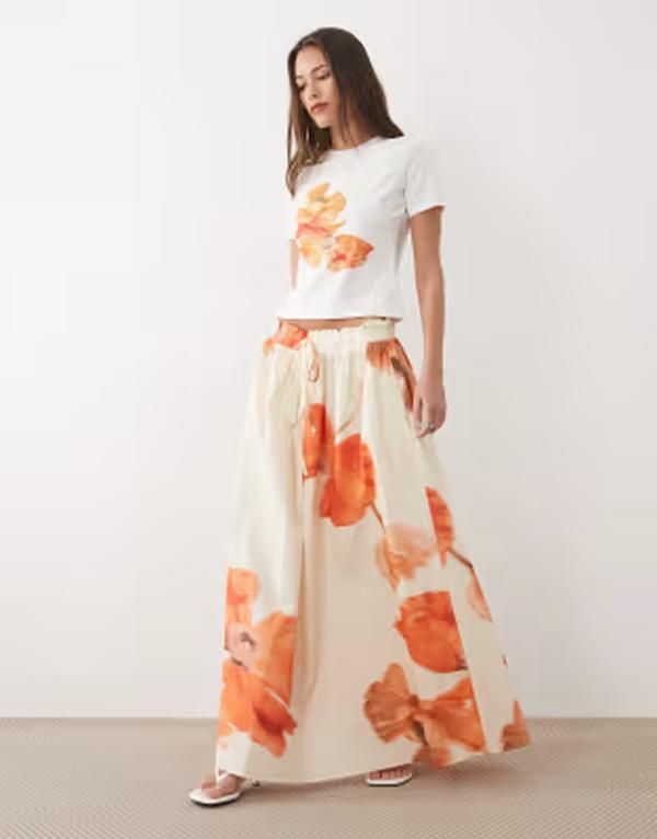 ネバーフリードレスド レディース ボトムスカート フラワー柄 プリント コットン マキシ フラワー Never Fully Dressed cotton full maxi skirt in oran