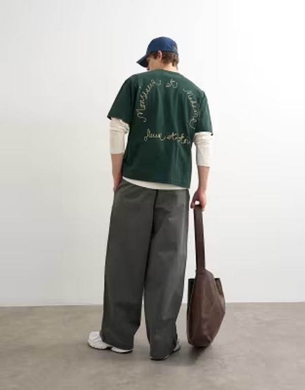 トップマン メンズ トップス Tシャツ リラックスフィット Topman relaxed fitshirt with monsieur front and back embroidery in dar