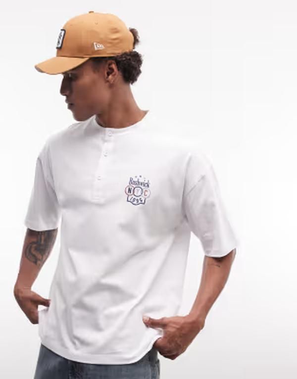 エイソス メンズ トップス Tシャツ グラフィック ASOS DESIGN oversized henley tshirt with chest graphic WHITE ホワイト