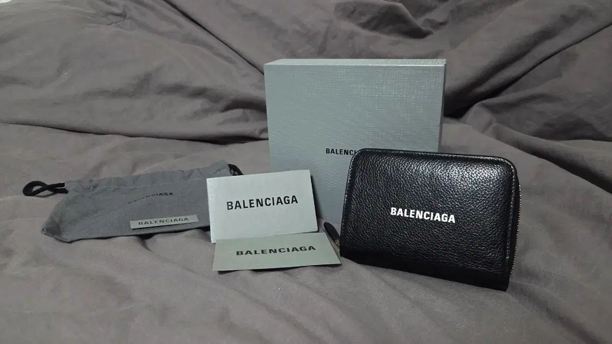 正規品 バレンシアガ ロゴ カシミア 二つ折り財布 A級