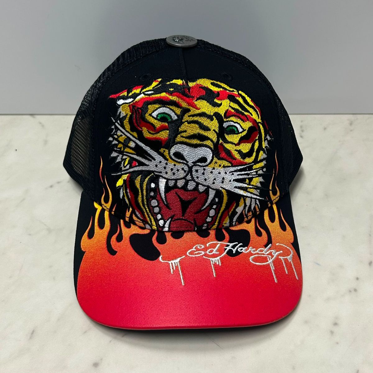 USA仕様 Ed Hardy エドハーディ Embroidered Tiger Flame 虎 炎 メッシュ トラッカーキャップ 黒 (EDC2)