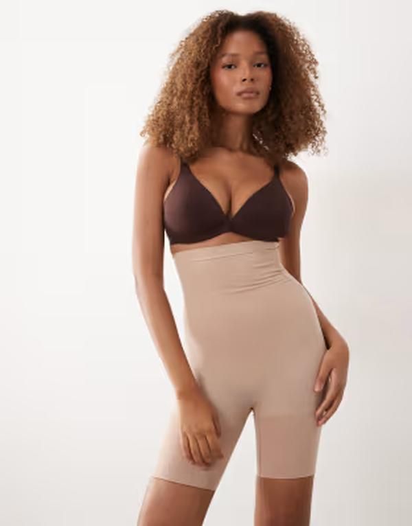 スパンク レディース ボトムス ハーフパンツ・ショーツ ショートパンツ ハイウエスト SPANXsculpt GoFigure highwaisted midthigh shorts in chai