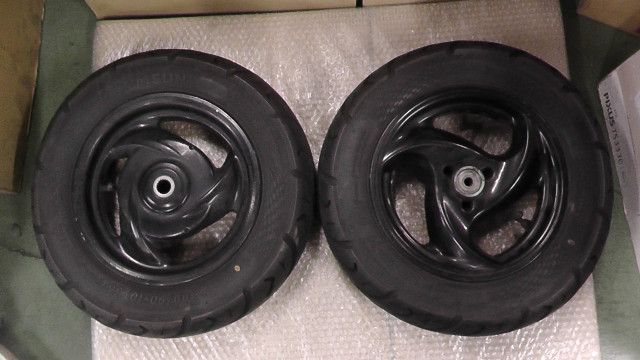 アクシスZ　SED7J-027xxx　の　ホイールセット タイヤ付き:#1781145154