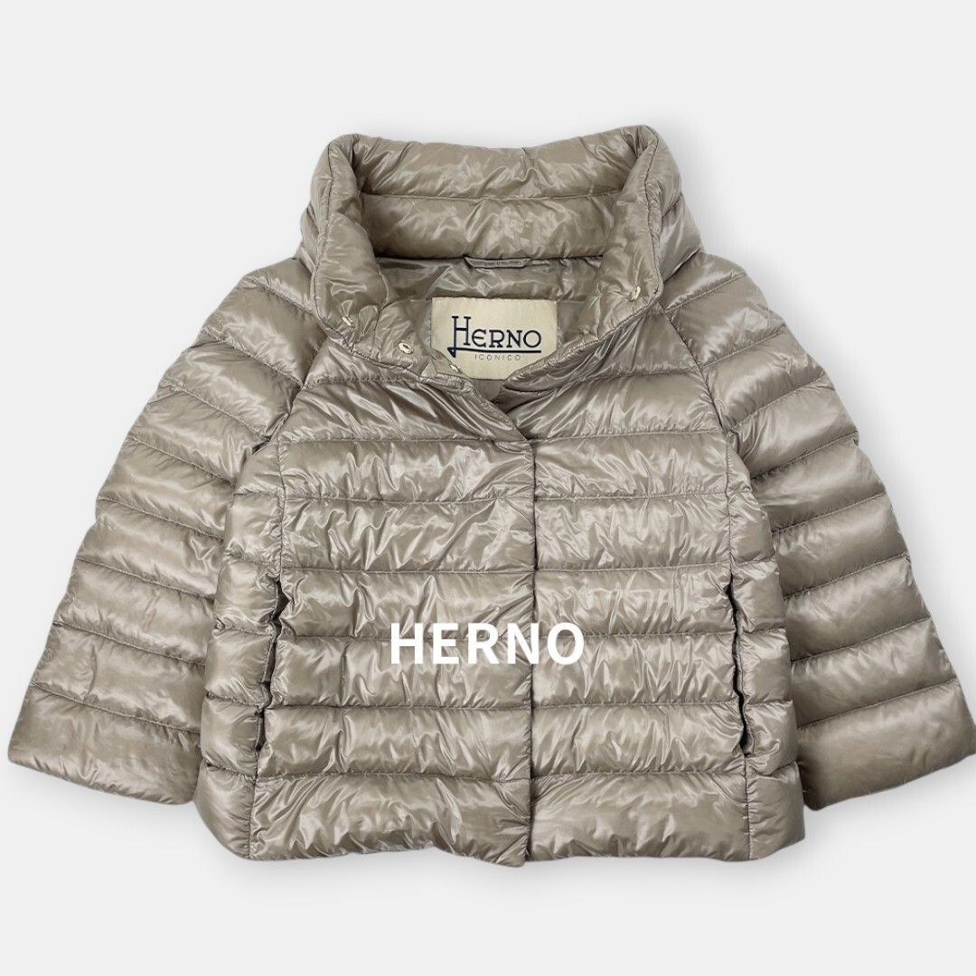 HERNO ICONICO 22AW ヘルノ ケープ スタンドネック ショート ダウンジャケット PI0046DIC グレージュ 38 / J&NREUSE レディース アウター