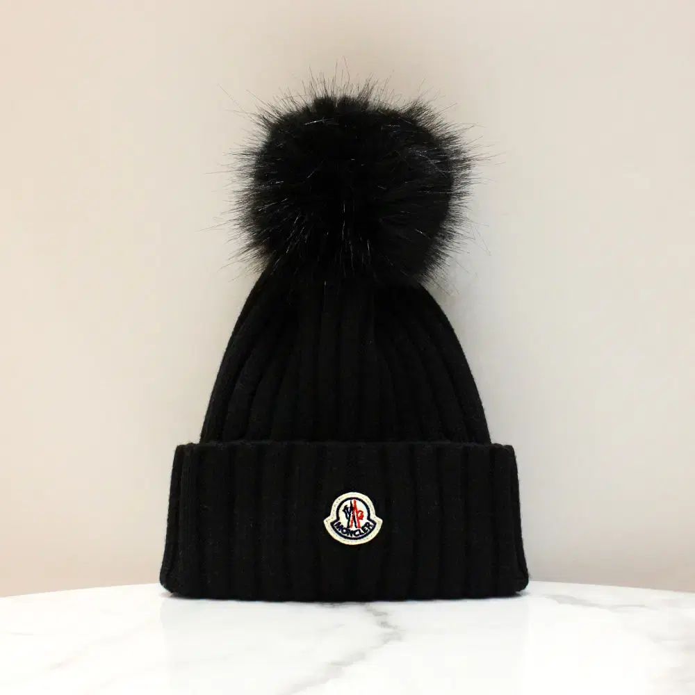 ブランドダオルドンネ MONCLER(モンクレール) ブラック ポンポン ビーニー H20933B00028