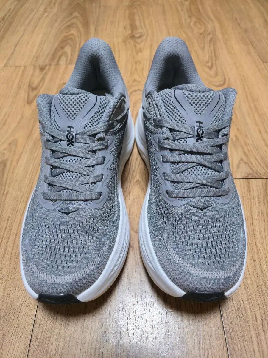 HOKA ONE ONE ボンダイ 9 270mm