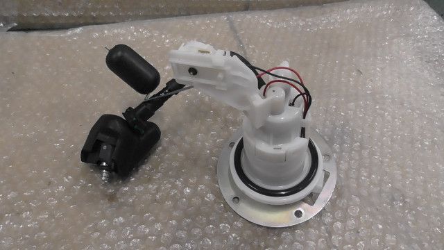 ジクサーSF250　ED22B-104xxx　の　燃料ポンプ:#1781229226