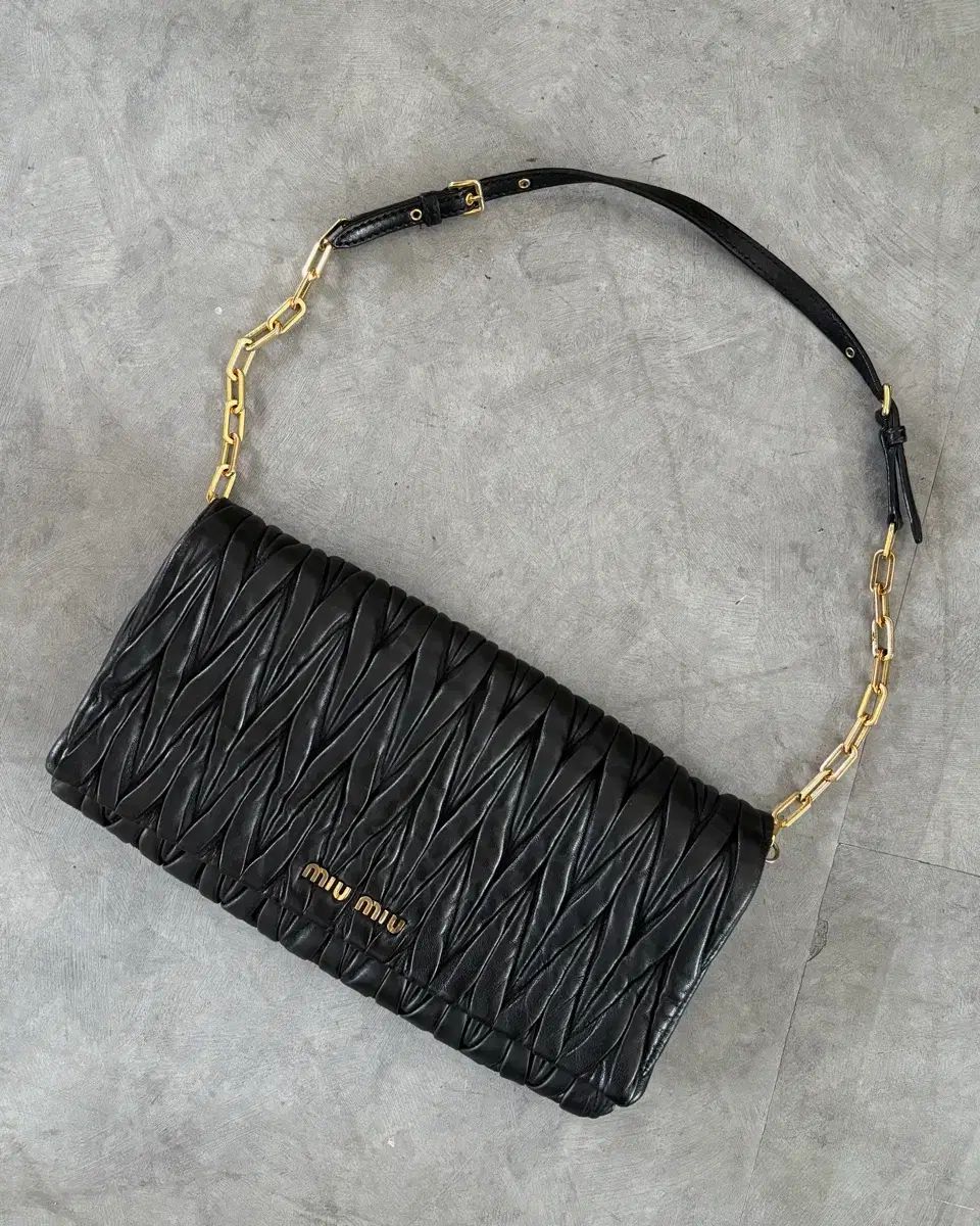 MIU MIU ミュウミュウ マテラッセ ショルダーバッグ