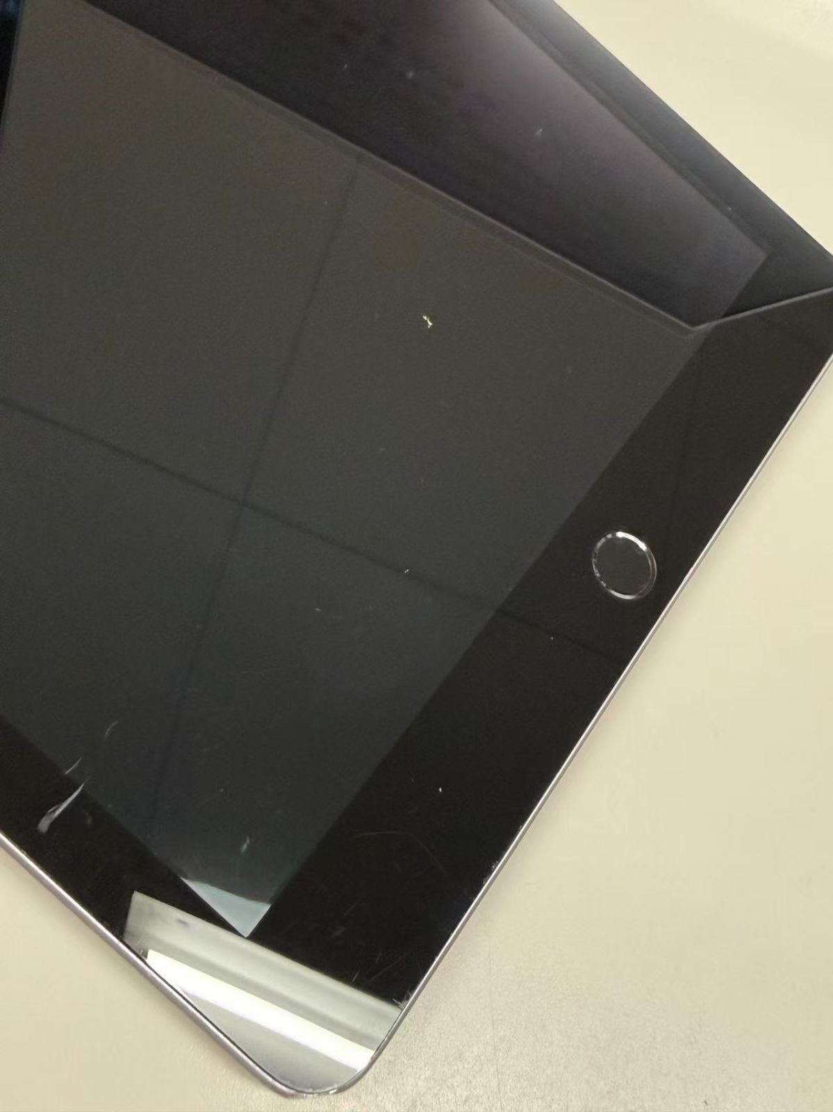 iPad 第6世代 32GB スペースグレイ SIMフリー 訳あり - メルカリ