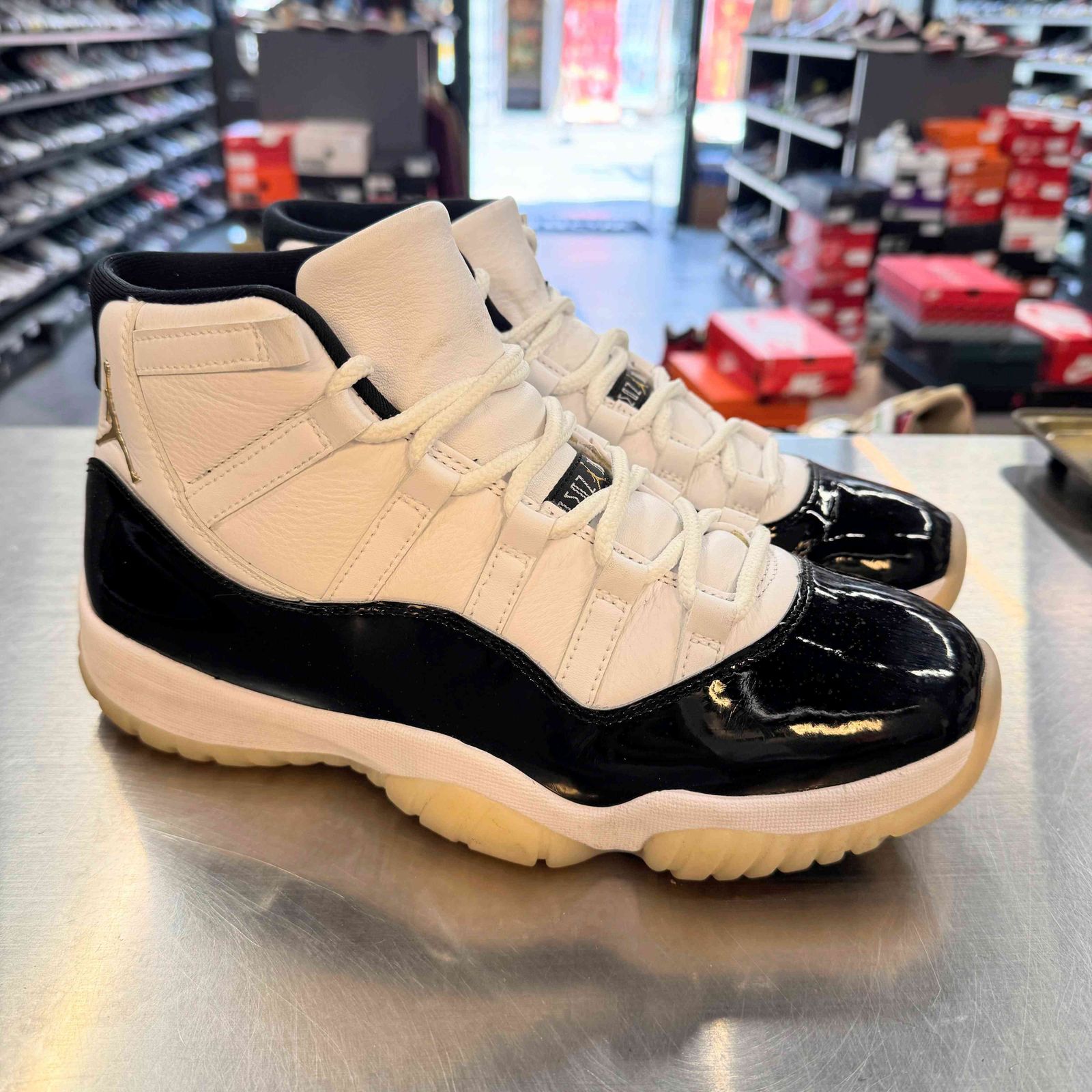 【US9.5】 AIR JORDAN 11 RETRO Gratitude CT8012-170 【中古】 箱有