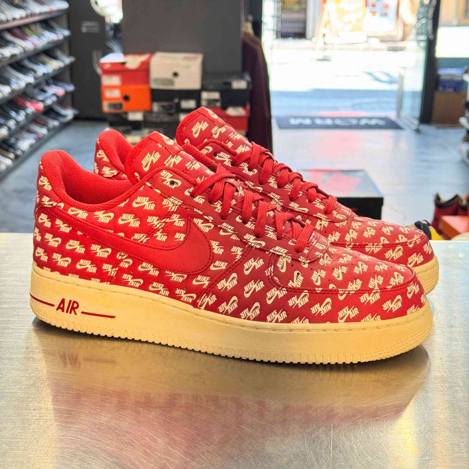 【US12】 NIKE AIR FORCE 1 LOW All Over Logo Red AH8462-600 【中古】 箱有