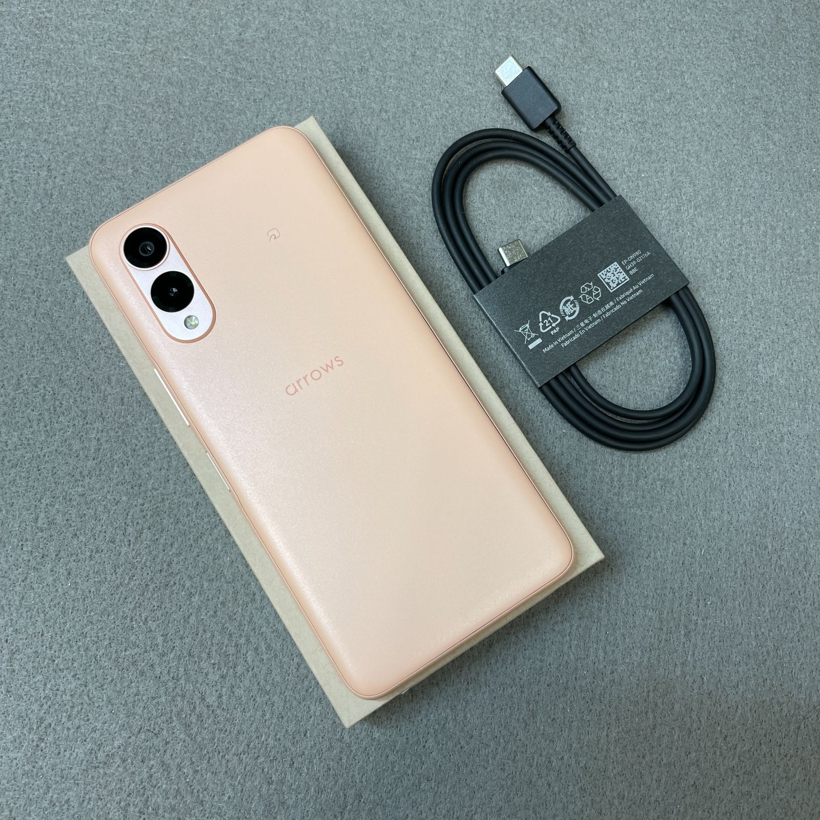 新品同様 Arrows We2 F-52E 64GB オレンジ ドコモ版 SIMフリー 送料無料