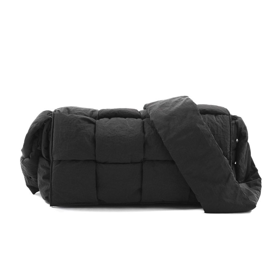 BOTTEGA VENETA ボッテガヴェネタ ショルダーバッグ パデットカセット 749878