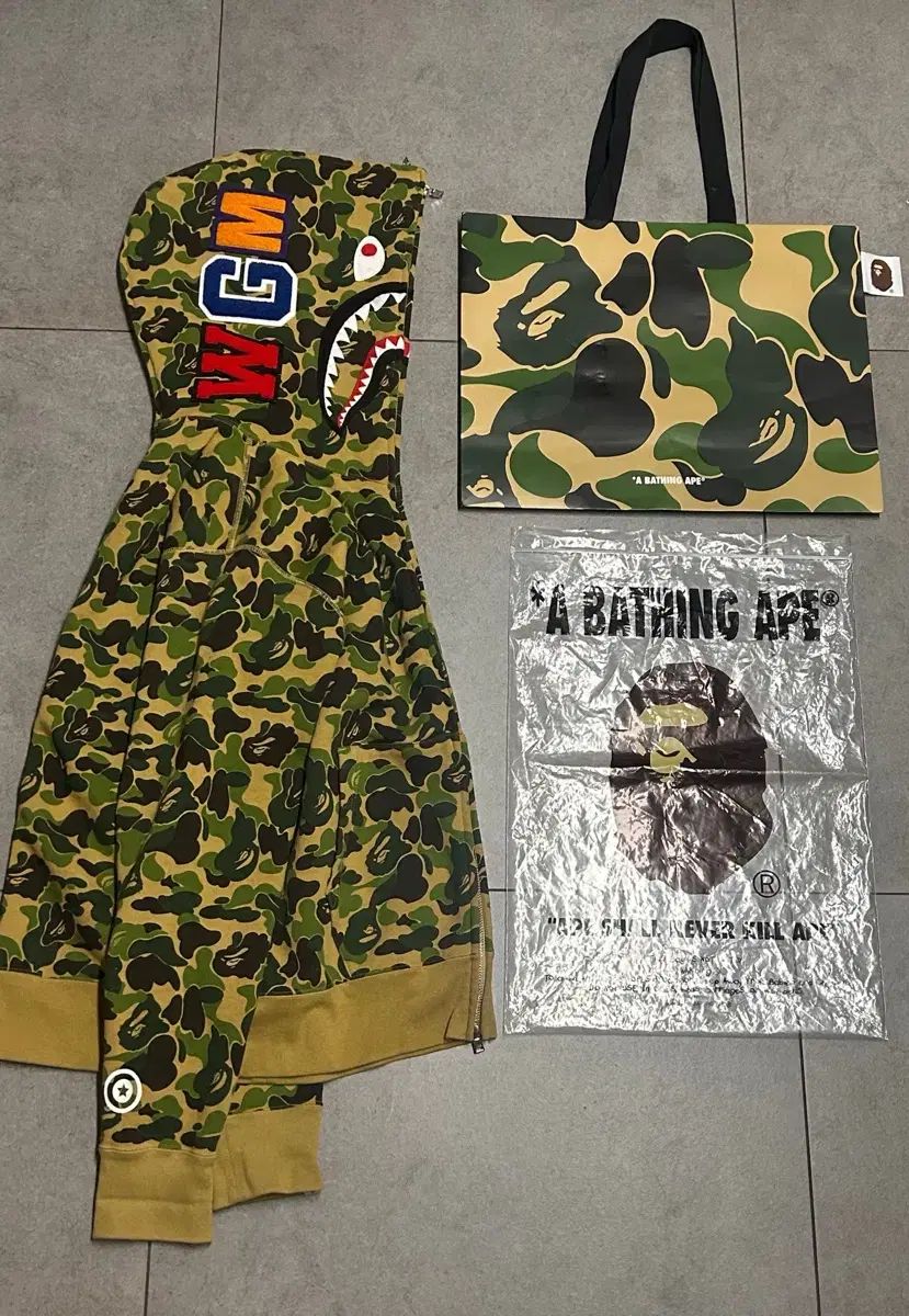 A BATHING APE abc カモフラ 迷彩柄 シャーク フードジップアップ