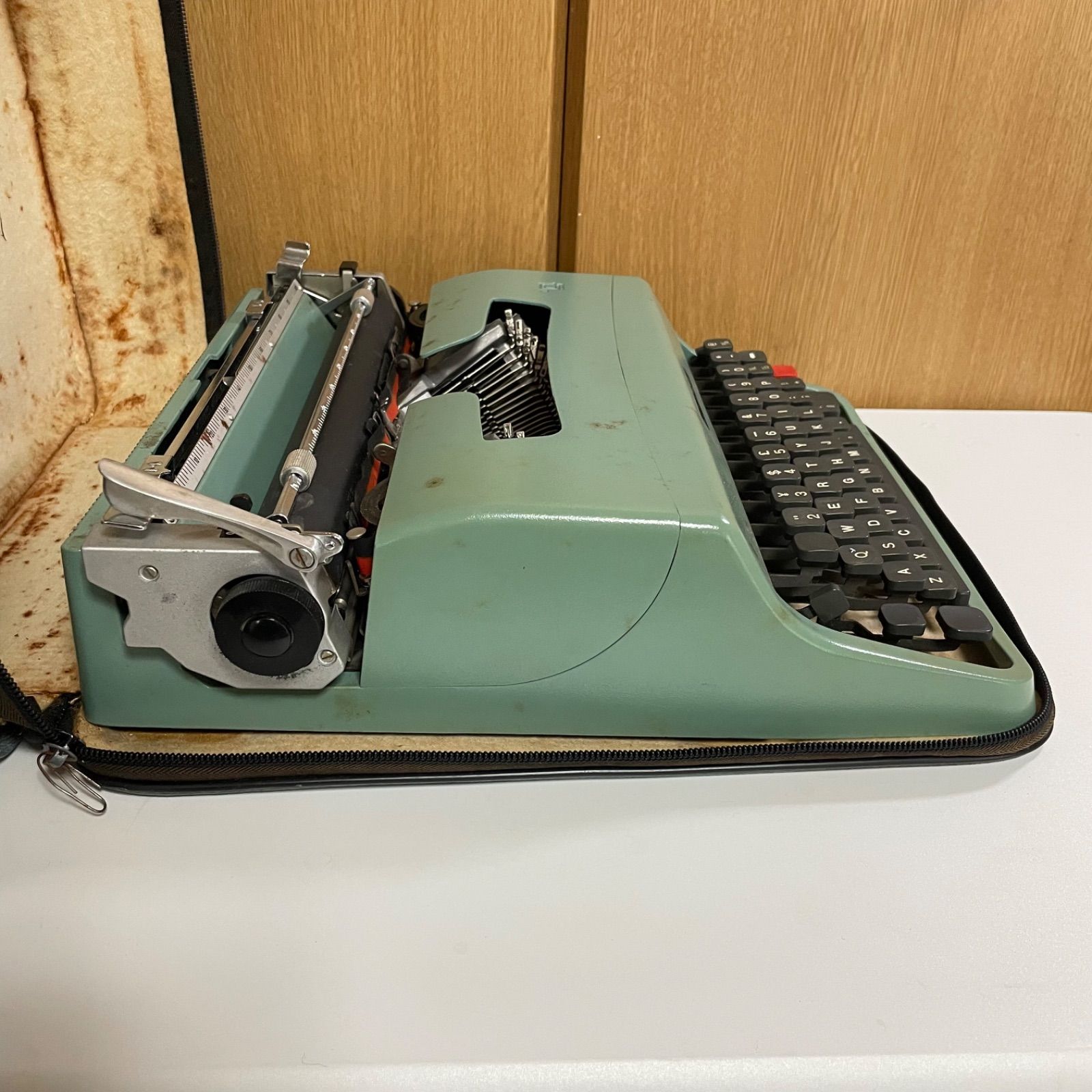 Olivetti オリベッティ lettera レッテラ 32 タイプライター 