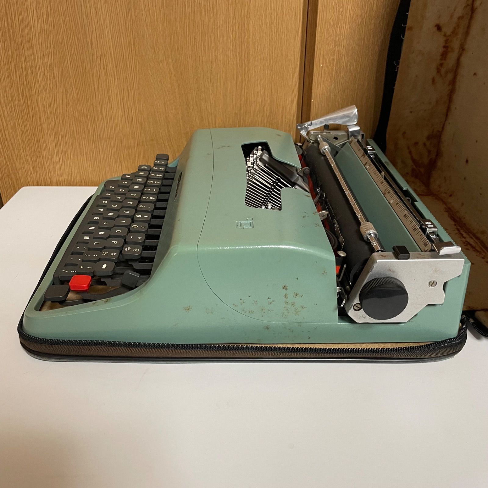 Olivetti オリベッティ lettera レッテラ 32 タイプライター 