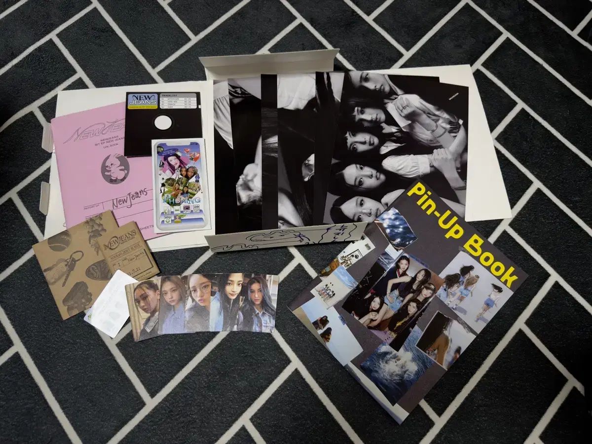NewJeans（ニュージーンズ・ニュジ）サイン入り アルバム サイン ブルーブック Blue Book Attention 1st Album 5名 ペンサ サイン会