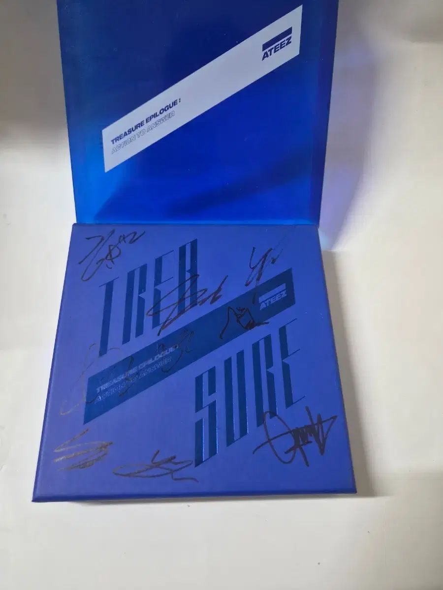 ATEEZ(エイティーズ・アチズ) サイン入り cd 投稿してみます CDはきれいです