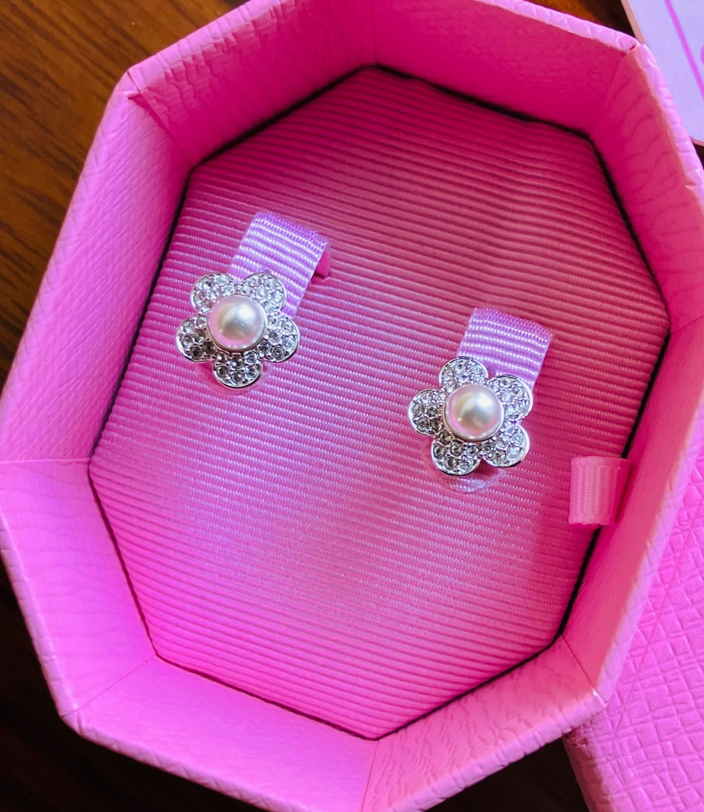 新品　スワロフスキーAriana Grande x Swarovski ピアス