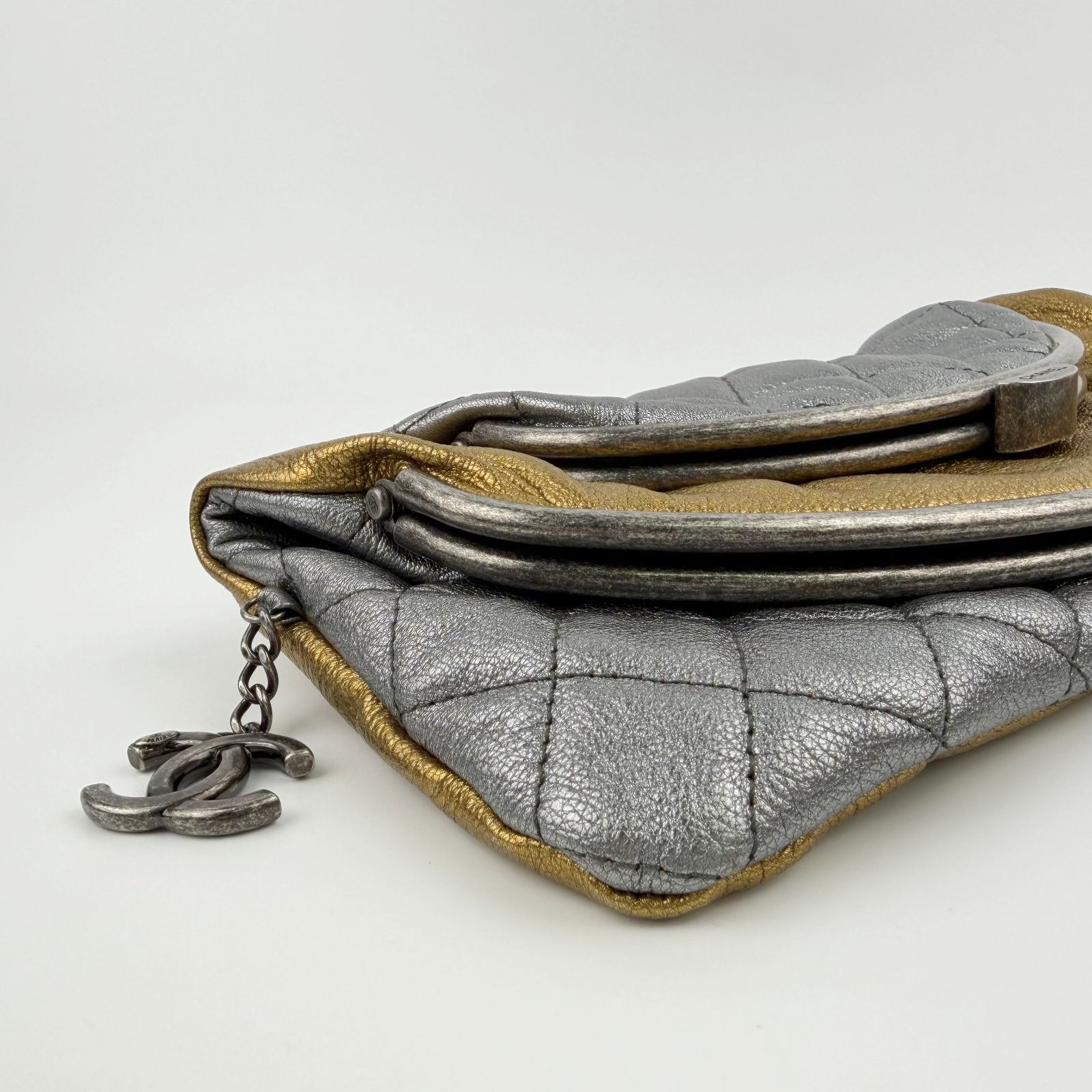 中古】CHANEL シャネル マトラッセ バイカラー ココマーク チャーム