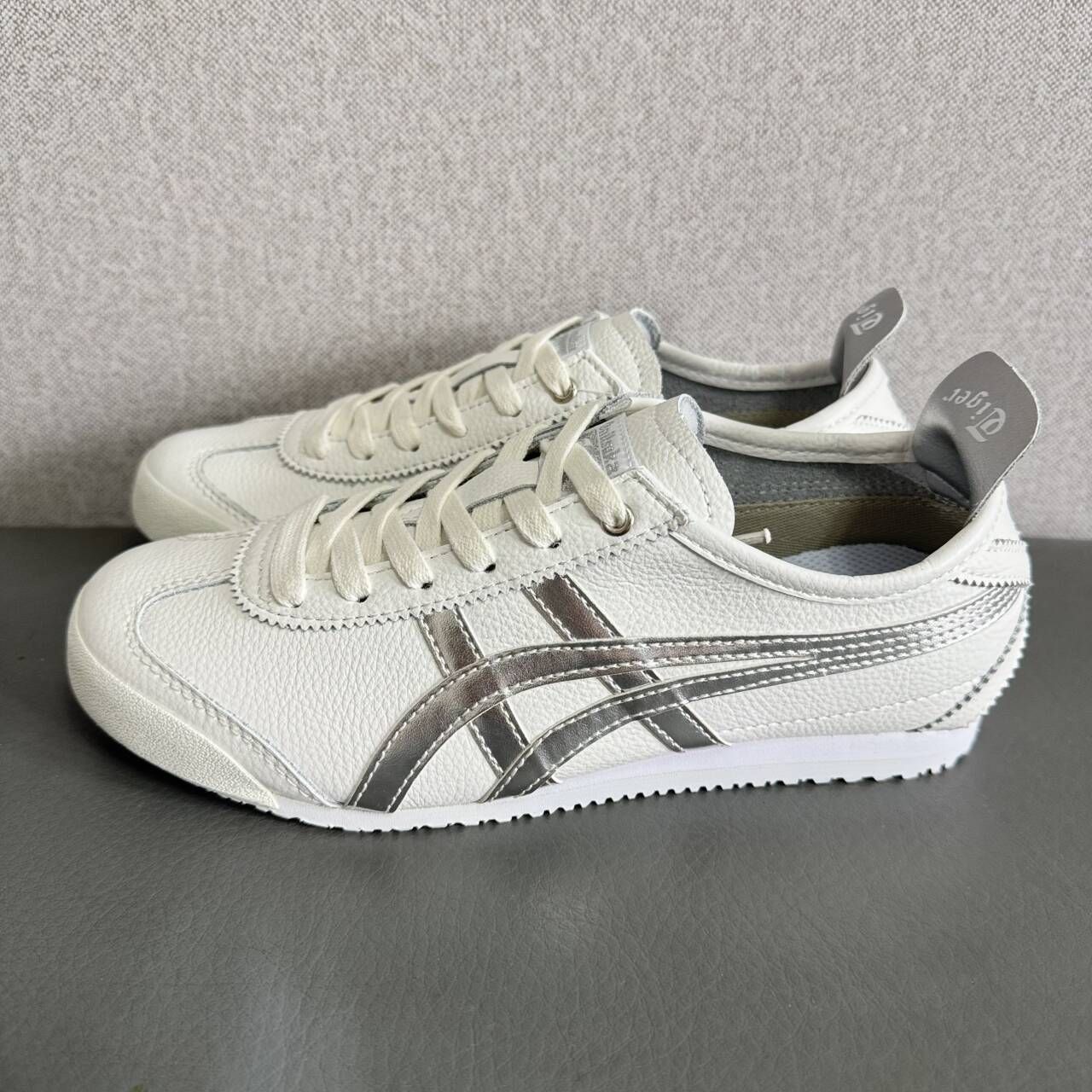 Onitsuka Tiger MEXICO 66 スニーカー オニツカタイガー シューズ 靴 カジュアルシューズ ユニセックス スポーツシューズ 男女兼用 ローカット スニーカー 箱付き ホワイト＆シルバー
