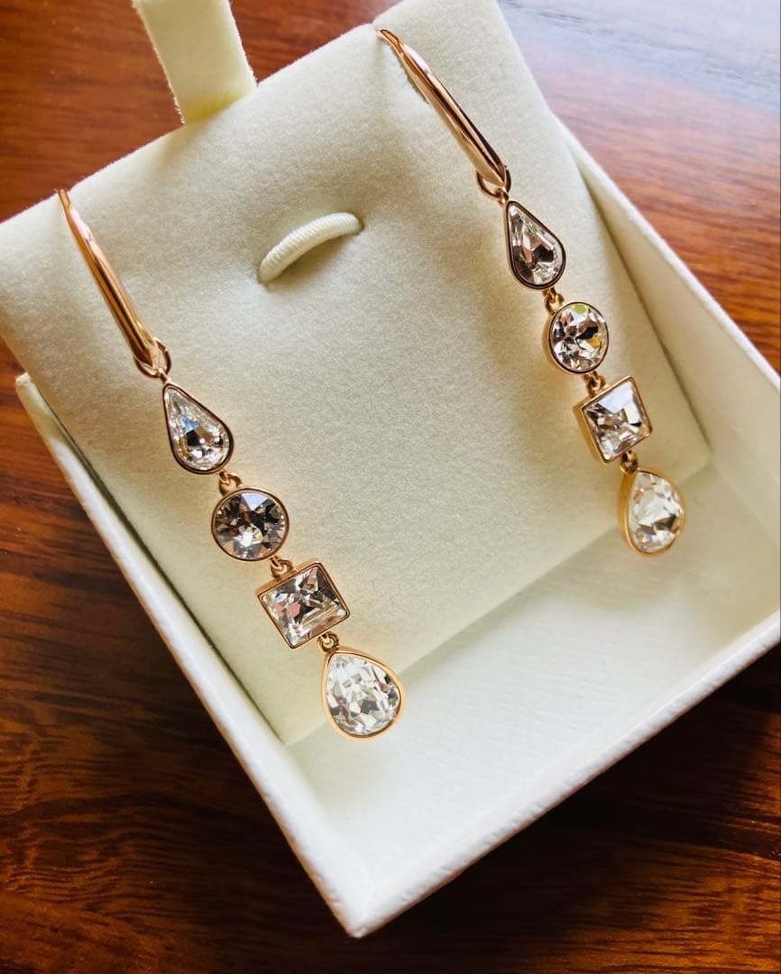 スワロフスキー Swarovski Lisanne ロングピアス - メルカリ