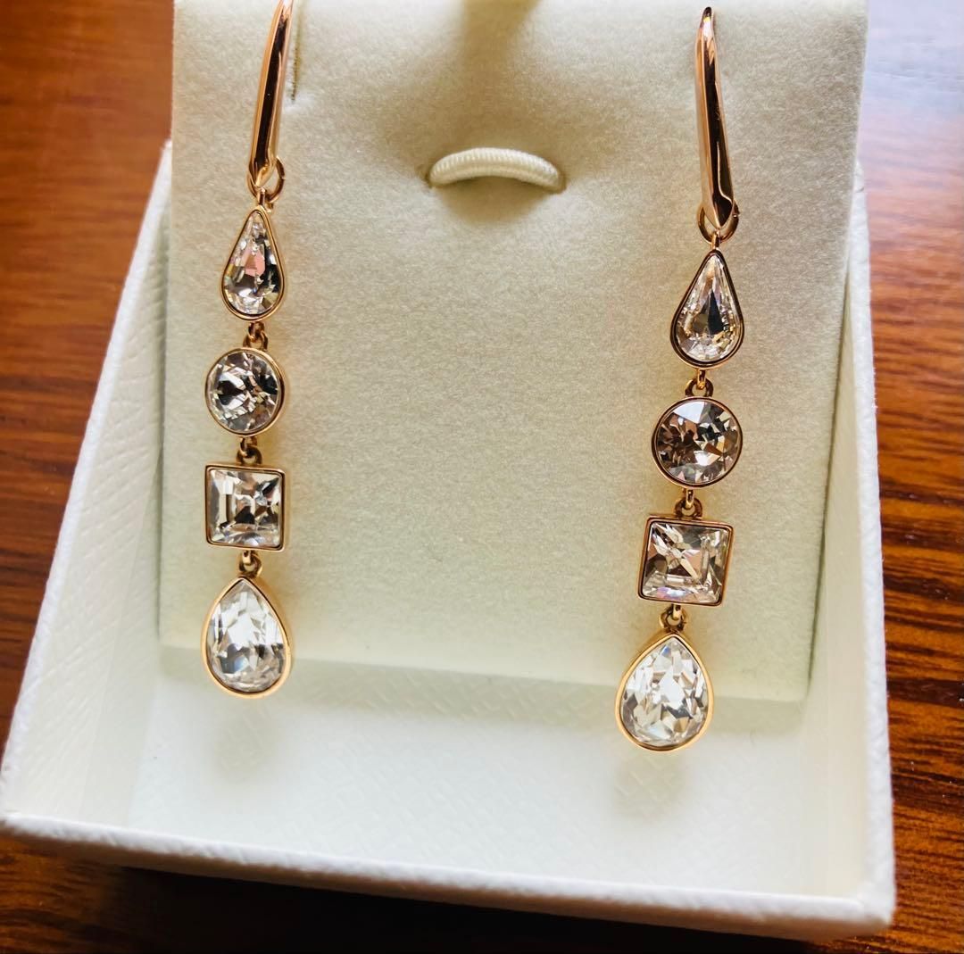 スワロフスキー Swarovski Lisanne ロングピアス - メルカリ