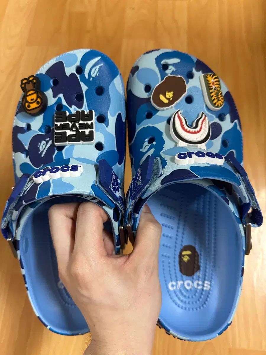 クロックス x ベイシング エイプ コラボ Classicクロッグ オキシジェン ブルー