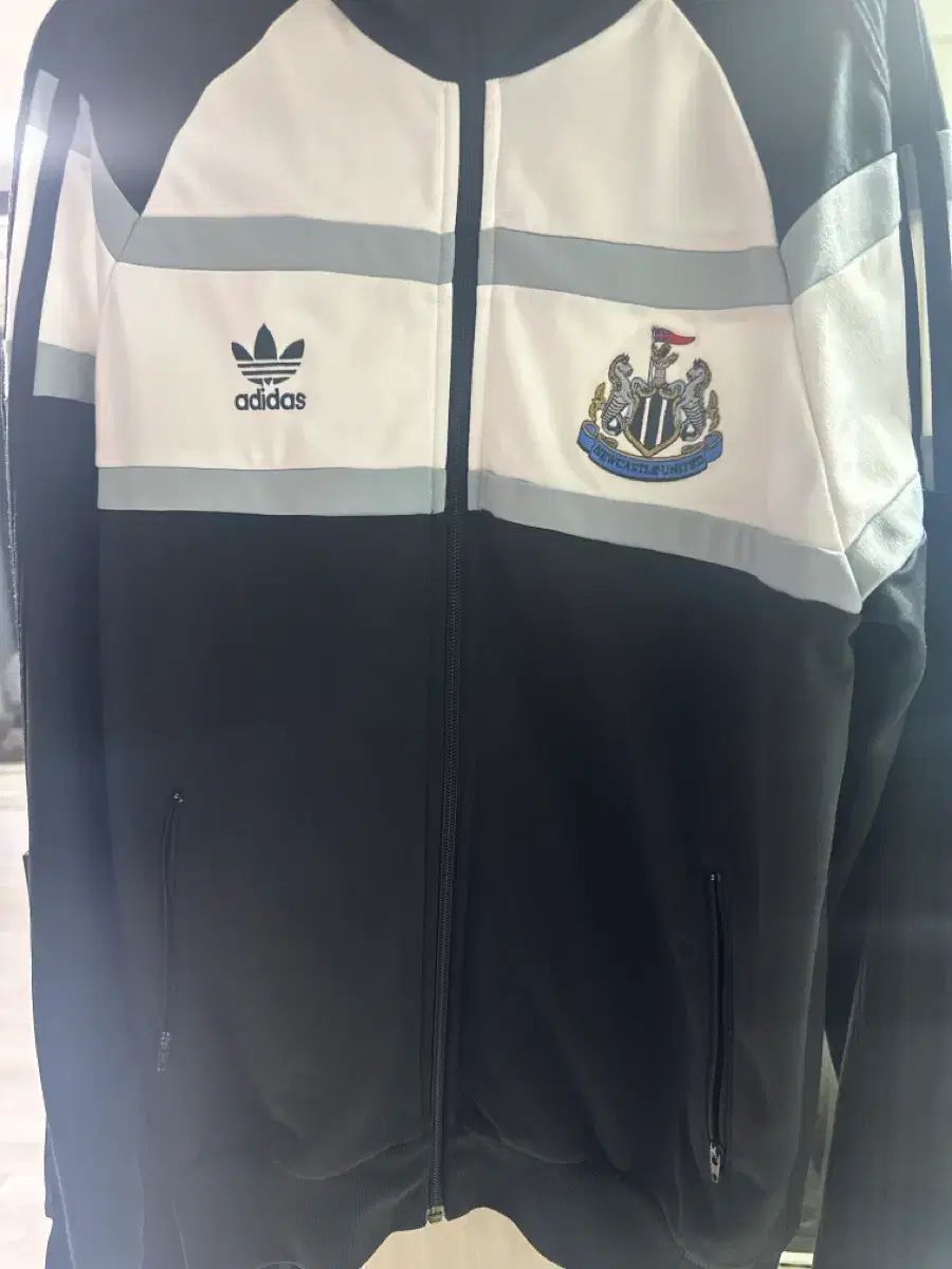 アディダス Newcastle United トラックジャージ