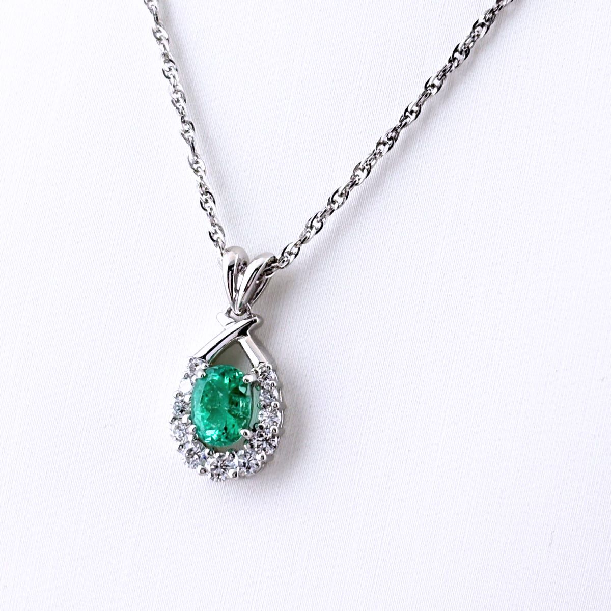 エメラルド デザインネックレス プラチナ ペンダント メレダイヤ ネックレス Pt900 Pt850 エメラルド レディース 【中古】