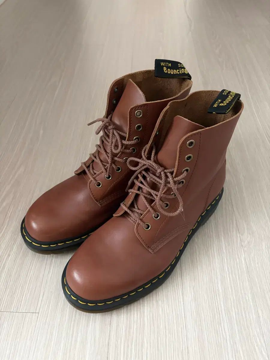 DR. MARTENS ドクターマーチン 1460 8ホール パスカル KARA（カラ）ララ サドル タン - ブラウン系 11031