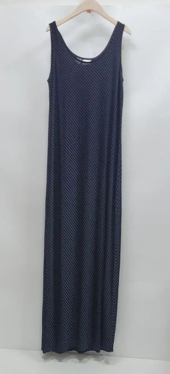 （新品）DKNY レーヨン 斜めボーダー ストライプ ノースリーブ マキシ ONE PIECE / レディース M