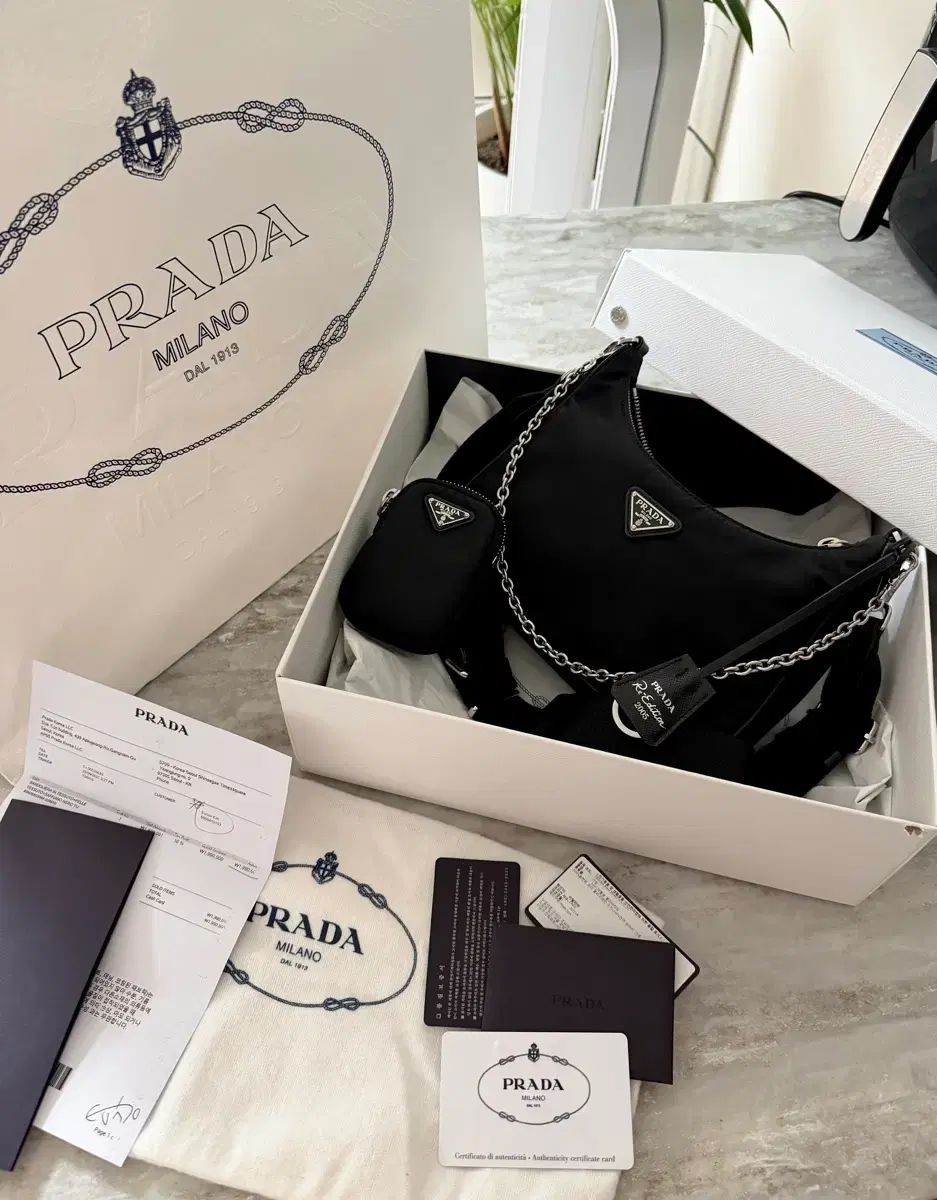 正規品 PRADA リーエディション HOBO BAG (305万)