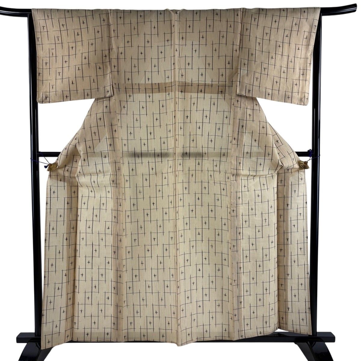 【美品】 紬 身丈160cm 裄丈65.5cm M 薄物 本場米琉 上布 夏紬 十字絣 幾何学 ベージュ 正絹 逸品 【中古】
