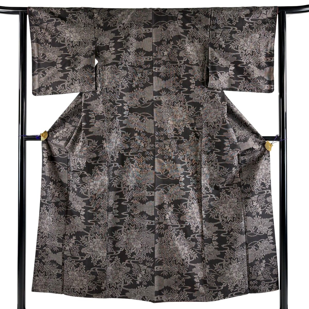 【美品】 紬 身丈152cm 裄丈63cm S 袷 草花 流水 焦茶色 正絹 秀品 【中古】