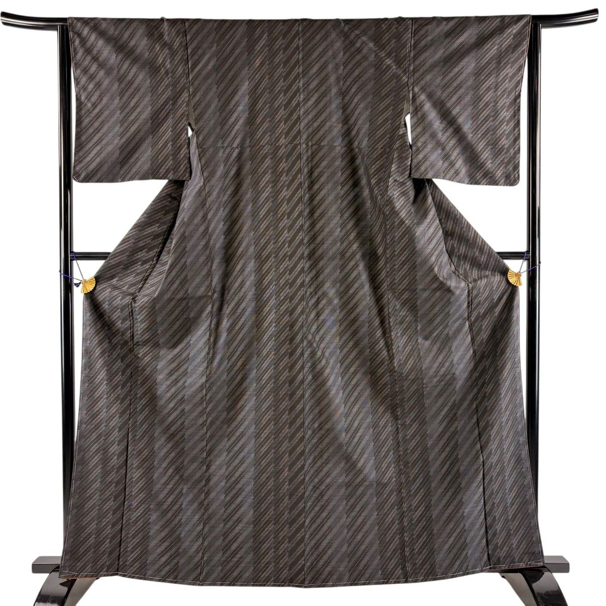 【美品】 紬 身丈163.5cm 裄丈64cm M 袷 証紙 斜縞 墨色 正絹 秀品 【中古】