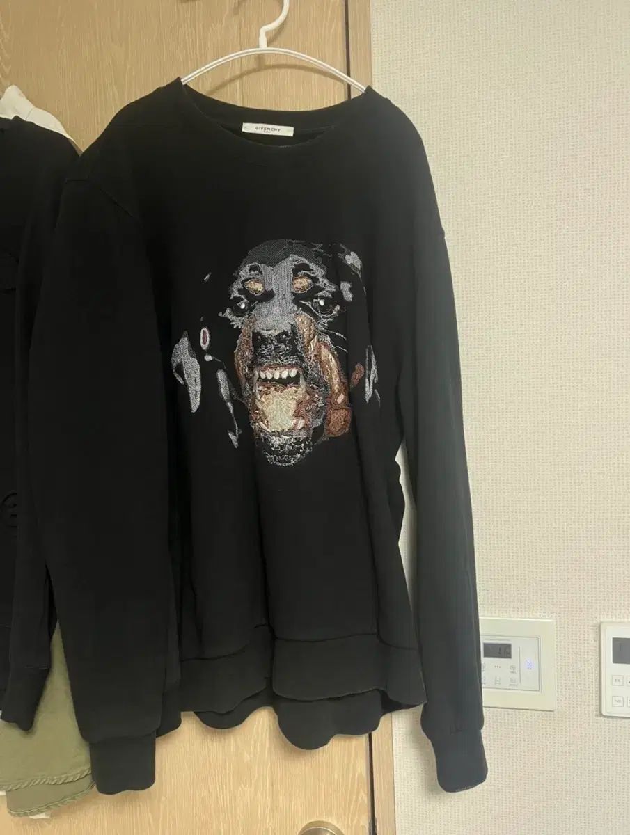 ジバンシィ ロットワウラー スウェット