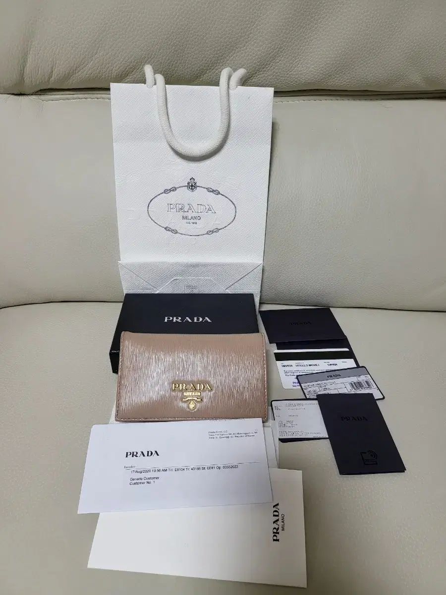 プラダ 財布 正規品