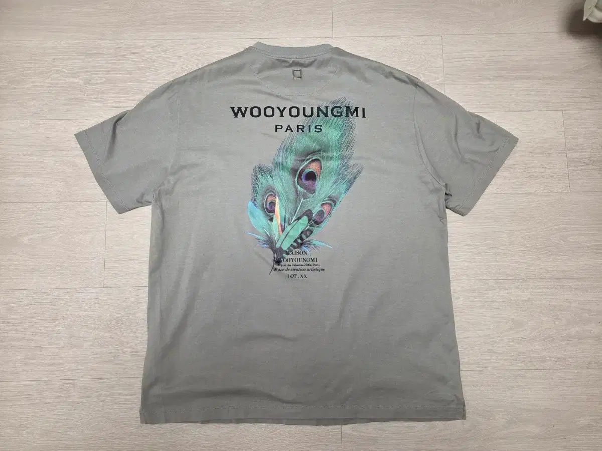 52 ウーヨンミ フェザー バックロゴ 半袖 Tシャツ グレー